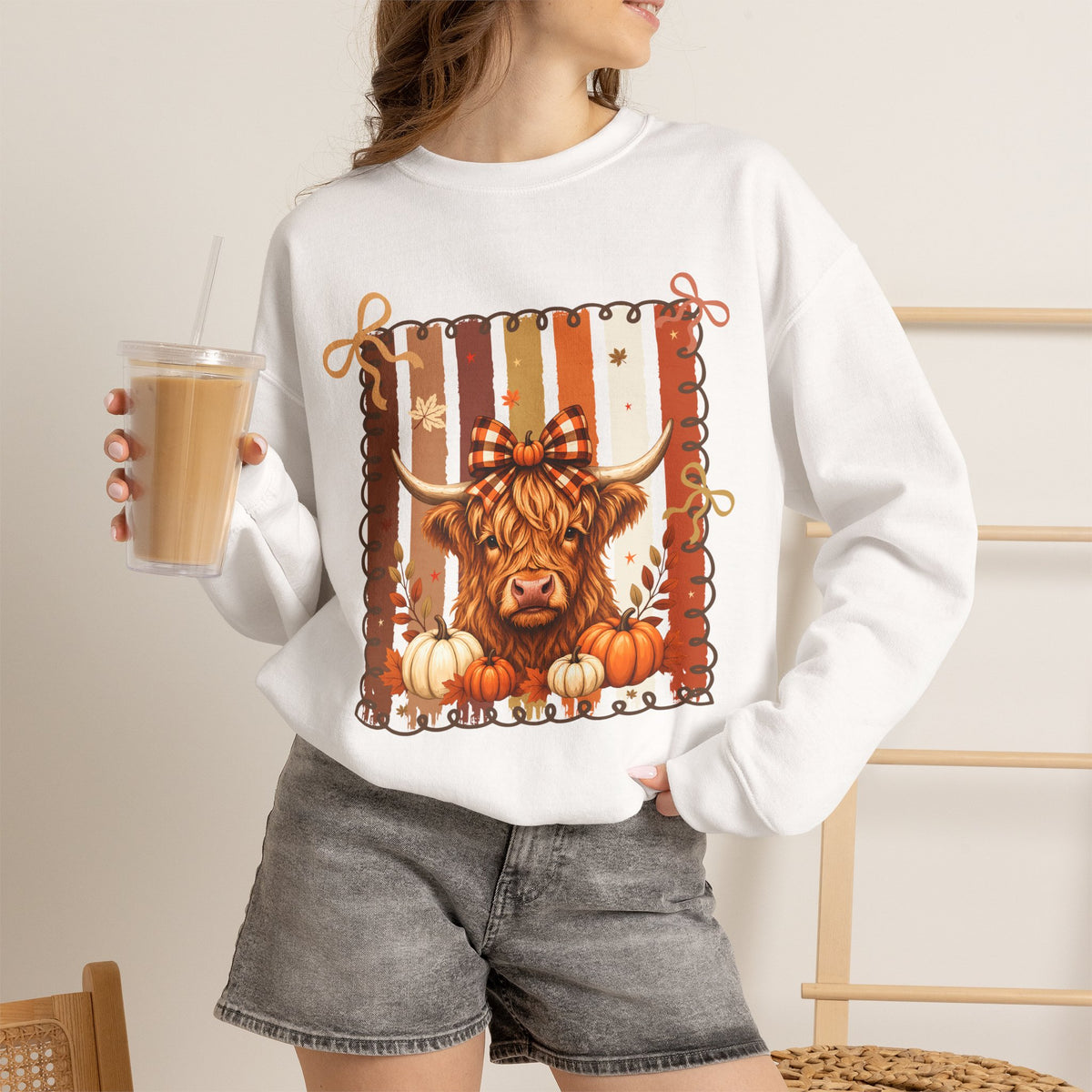Autumn Highland Cow Sweatshirt – Pumpkin Patch Cozy Fall Crewneck