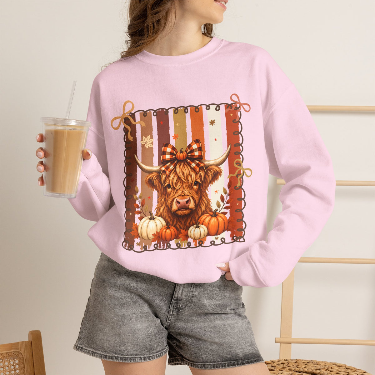 Autumn Highland Cow Sweatshirt – Pumpkin Patch Cozy Fall Crewneck