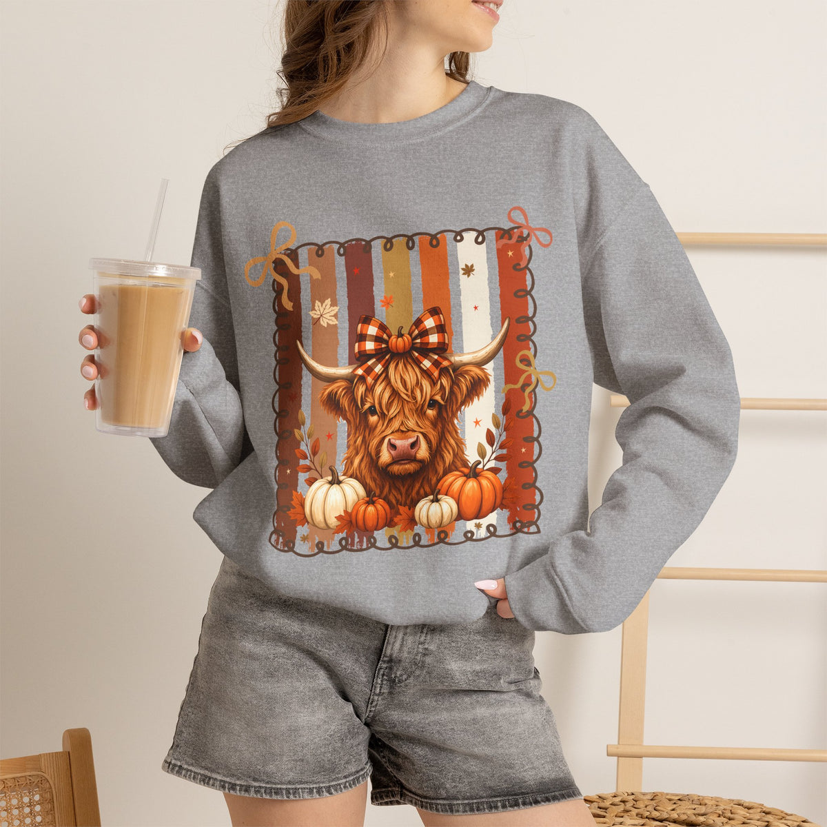 Autumn Highland Cow Sweatshirt – Pumpkin Patch Cozy Fall Crewneck