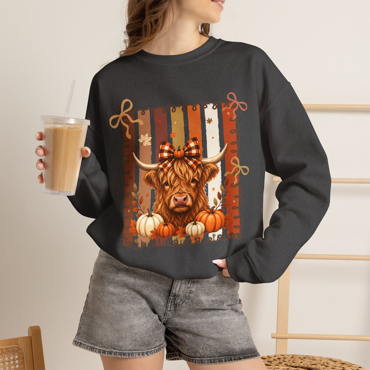 Autumn Highland Cow Sweatshirt – Pumpkin Patch Cozy Fall Crewneck